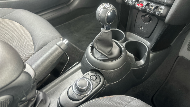 MINI Hatchback 1.5 Cooper Classic Premium 3dr Petrol Hatchback